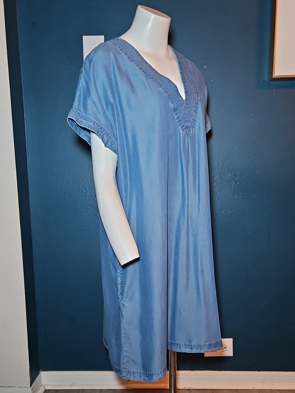a.n.a Denim Chambray Split V-Neck Shift Dress Blue Size Medium